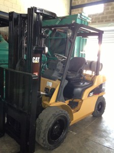 Montacarga Caterpillar P6000, año 2006